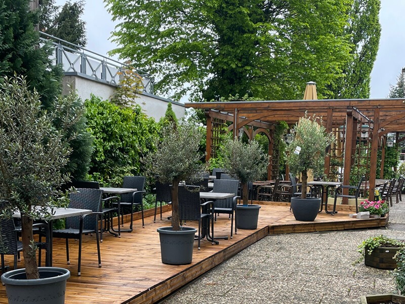 restaurant achillion gastgarten draussen sitzen